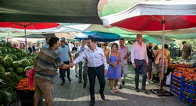 BAŞKAN AHMET ARAS, PAZARYERİNDE VATANDAŞLARLA BULUŞTU