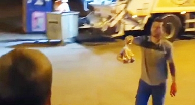 Çocuklar Çöp Kamyonunun Yolunu Gözlüyor