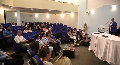 KADINLAR, TOPLUMSAL TÜM KARARLARA EŞİT BİR ŞEKİLDE KATILMALI