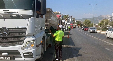 MİLAS'TA YÜK TAŞIYAN ARAÇLAR DENETLENİYOR