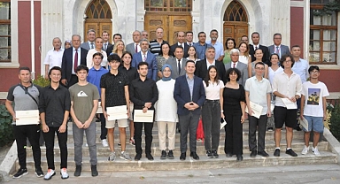 2022 YKS'DE BAŞARILI OLAN ÖĞRENCİLER ÖDÜLLENDİRİLDİ