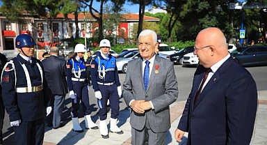 BAŞKAN GÜRÜN, TÖRENE İSTİKLAL MADALYASI İLE KATILDI