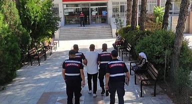 BİR KİŞİYİ KAPI İLE DUVAR ARASINDA SIKIŞTIRARAK ÖLDÜREN ŞAHIS YAKALANDI