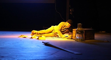 “BİR MERHABA YARAŞIR” OYUNUNA YOĞUN İLGİ