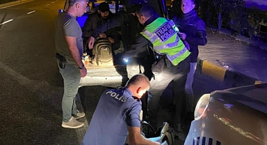 BRANDANIN ALTINA SAKLANMIŞ 4 DÜZENSİZ GÖÇMEN YAKALANDI