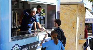 BÜYÜKŞEHİR, ÖĞRENCİLERE ÇORBA DAĞITIMINA BAŞLADI