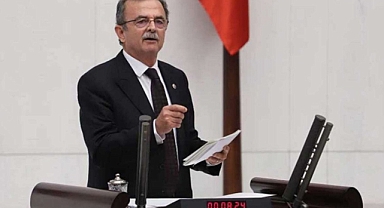 CHP’Lİ GİRGİN RAPORLU HASTALARIN İLAÇ ÇİLESİNİ MECLİSE TAŞIDI