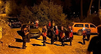 DOĞA YÜRÜYÜŞÜNDE KAYBOLAN TURİSTLERİ JAK EKİPLERİ BULDU