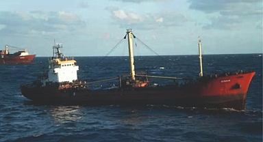 İMDAT ÇAĞRISI YAPAN GEMİ KAÇAK GÖÇMEN DOLU