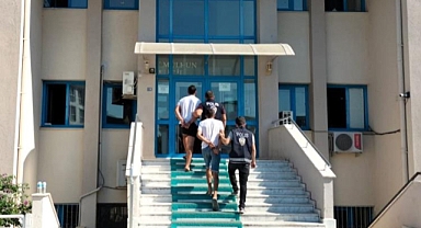 İNŞAAT MALZEMESİ ÇALARKEN YAKALANAN ZANLILAR ADLİYEYE SEVK EDİLDİ