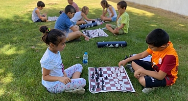 KÖYCEĞİZ SOKAKLARINDA SATRANÇ COŞKUSU YAŞANDI