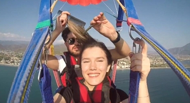 KUAFÖR GÖKYÜZÜNDE SAÇ KESTİ