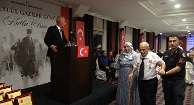 MARMARİS KAYMAKAMI AKSOY'DAN GAZİLERE PLAKET