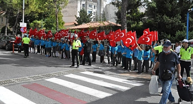 MENTEŞE’DE YAYA GEÇİTLERİ KIRMIZIYA BOYANDI