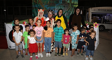 NEŞELİ ORMAN TİYATROSU AKÇAOVA’DA SAHNELENDİ