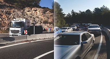 SAKAR’DA KAMYON DORSESİ DEVRİLDİ