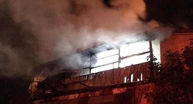 SEYDİKEMER’DEKİ YANGINDA, BİR EV KÜLE DÖNDÜ