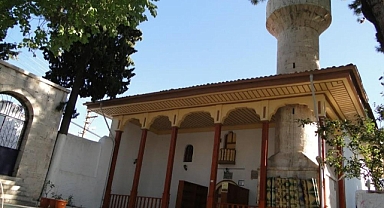 TARİHİ CAMİİ HER YIL ZİYARETÇİ AKININA UĞRUYOR