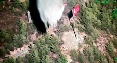 TÜRK BAYRAĞINI ALEVLERE TESLİM ETMEDİLER