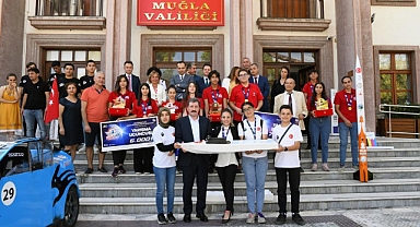 VALİ TAVLI TEKNOFEST’TE DERECEYE GİRENLERİ KABUL ETTİ