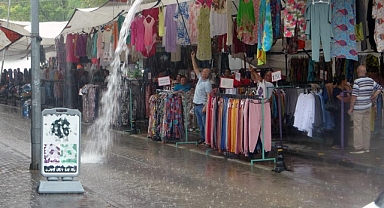 YAĞMUR PAZARCILARI HAZIRLIKSIZ YAKALADI