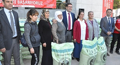 11 TON TOHUM ÜRETİCİLER İLE BULUŞTU