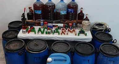 700 LİTRE EL YAPIMI ALKOL ELE GEÇİRİLDİ