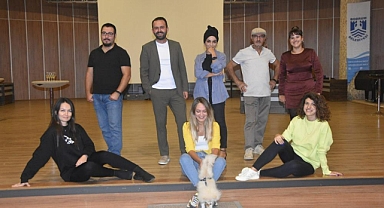 AVUKATLAR TİYATRO SAHNELERİNE SANAT AKIMI BAŞLATTI