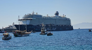 DEV GEMİ, BODRUM'A 2 BİN 119 YOLCU GETİRDİ