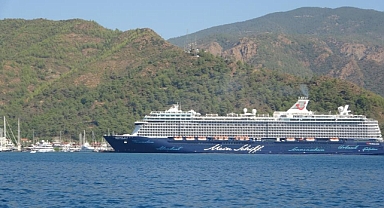 DEV YOLCU GEMİSİ MARMARİS’E DEMİR ATTI