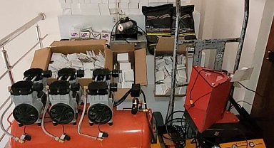 EVİNİ SİGARA FABRİKASINA ÇEVİRDİ