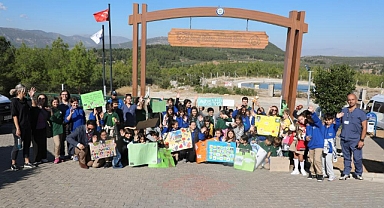 GEÇİCİ HAYVAN BAKIMEVİ HAYVAN SEVERLERİ AĞIRLIYOR