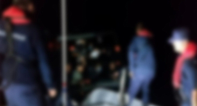 MUĞLA AÇIKLARINDA 15 DÜZENSİZ GÖÇMEN KURTARILDI, BİRİ HAYATINI KAYBETTİ