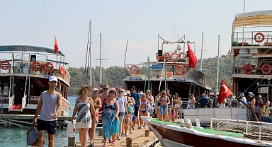 MUĞLA’YA İNGİLİZ TURİST AKINI