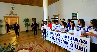 ŞAMPİYONLAR BAŞKAN GÜRÜN İLE BİR ARAYA GELDİ