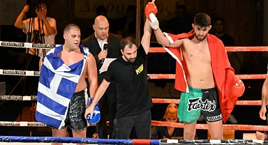 TÜRK VE YUNAN SPORCULARIN MUAY THAİ’DE DOSTLUK MESAJI
