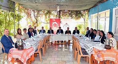 VALİ ORHAN TAVLI KADIN MUHTARLARLA BİR ARAYA GELDİ