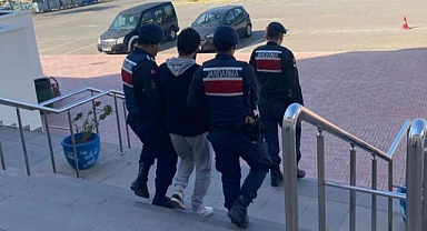 5 AYRI SUÇTAN ARANIYORDU, JANDARMAYA YAKALANDI