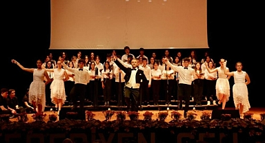 ATATÜRK’Ü ANMA ETKİNLİKLERİNDE VALS VE ZEYBEK 