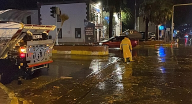 BODRUM'DA SAĞANAK YAĞIŞ CADDE VE SOKAKLARI GÖLE ÇEVİRDİ