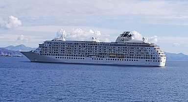 DATÇA’YA İLK KEZ KRUVAZİYER GEMİSİ GELDİ