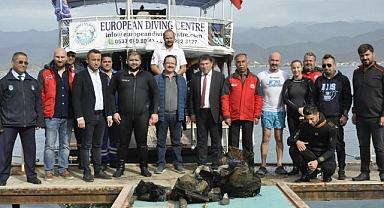 FETHİYE' DE DENİZ DİBİ TEMİZLİĞİ YAPILDI