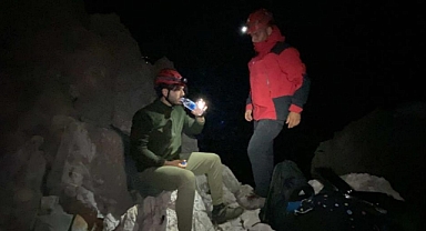 FETHİYE’DE KAYALIKLARDA MAHSUR KALAN KİŞİYİ JAK KURTARDI