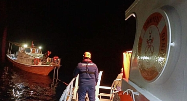 GEMİLER KOYUNDA SÜRÜKLENEN TEKNE KURTARILDI