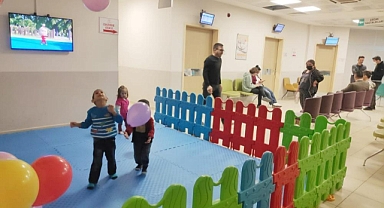 HASTANEDE TEDAVİYE GELEN ÇOCUKLARA OYUN ALANI DÜZENLENDİ