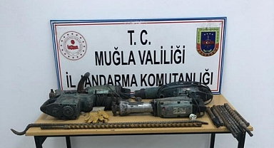 HAZİNE AVCILARI JANDARMADAN KAÇAMADI