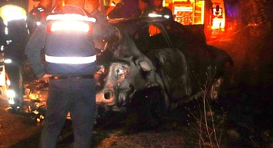 KAZA YAPAN ARAÇTA YANARAK CAN VERDİ, KİMLİĞİ TESPİT EDİLMEYE ÇALIŞILIYOR