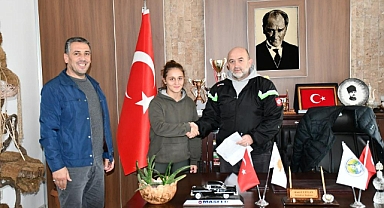 KÖYCEĞİZ’DE MİLLİ GÜREŞÇİ İLYASOĞLU SÖZLEŞME İMZALADI