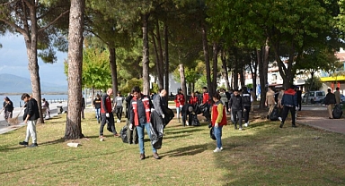 KÖYCEĞİZ’İN 3 NOKTASINDA KIYI TEMİZLİĞİ YAPILDI