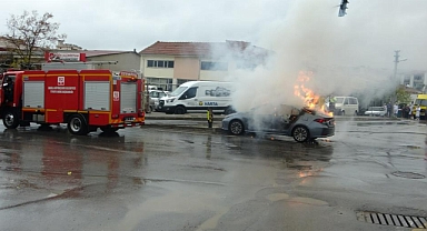 LPG'Lİ OTOMOBİL ALEV ALDI: 2 YARALI